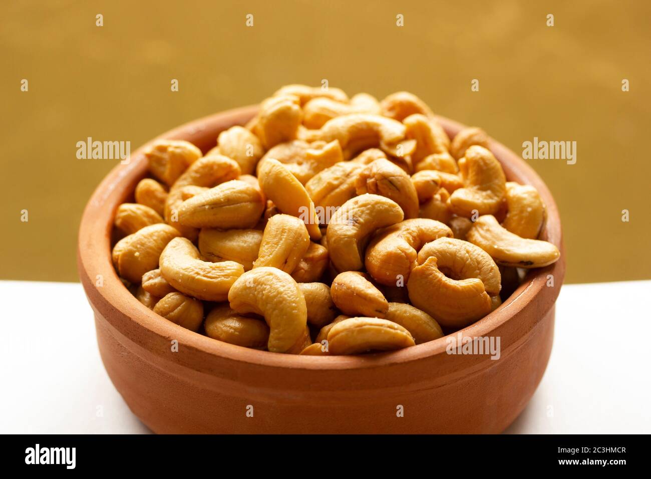 roasted cashews nuts in bowl Stock Photo Alamy