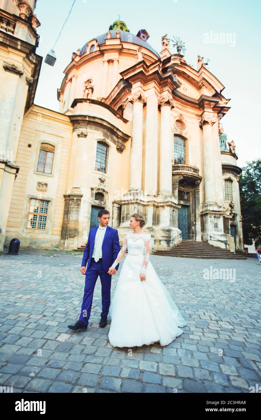 Bride groom walking around city hi-res stock photography and images - Alamy