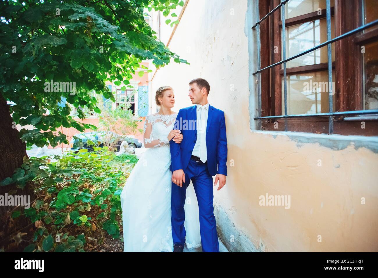 Bride groom walking around city hi-res stock photography and images - Alamy