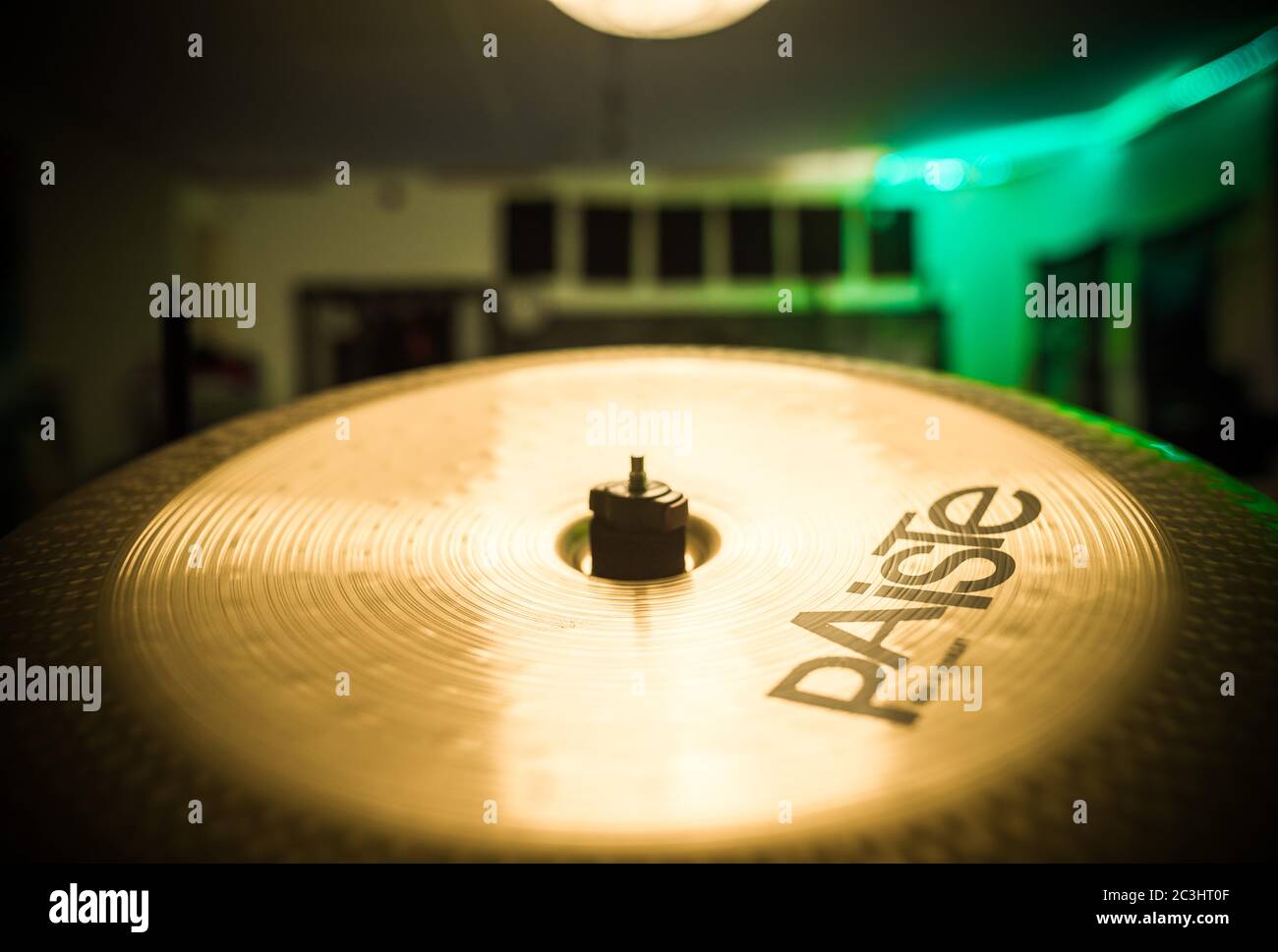 Schlagzeug Becken im Proberaum, Musik Stock Photo