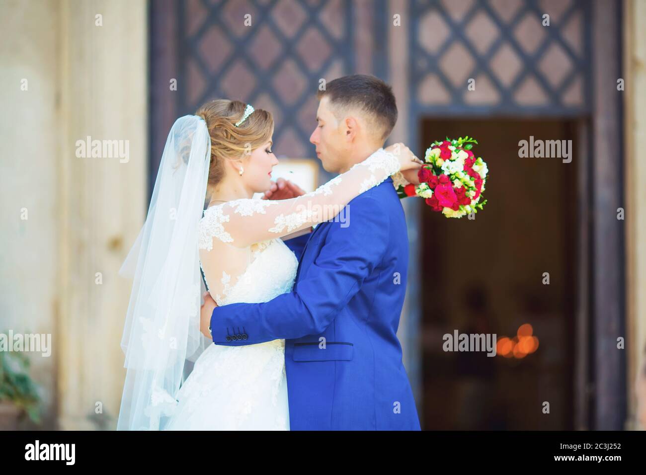 Bride groom walking around city hi-res stock photography and images - Alamy