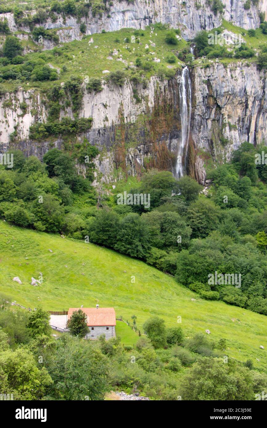 Cascada hi-res stock photography and images - Page 18 - Alamy