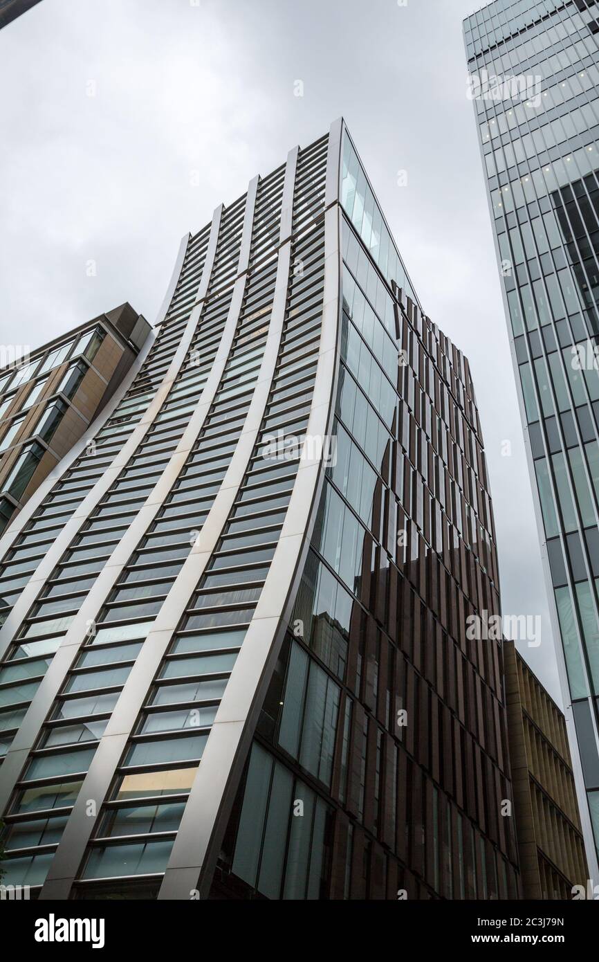 TOKYO, JAPAN - The iconic De Beers buildings in the exclusive shopping ...
