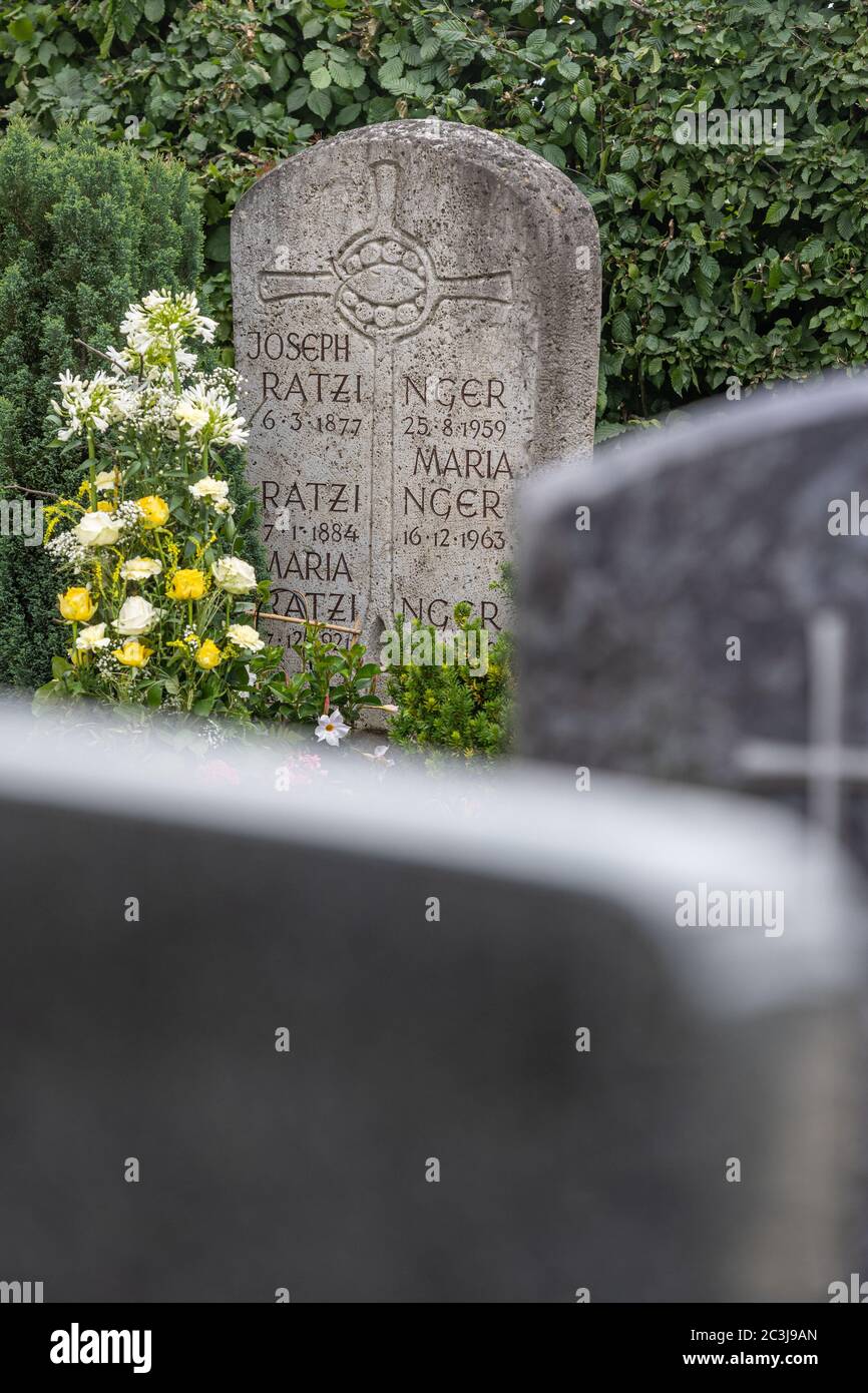 Regensburg, Germany. 20th June, 2020. Flowers can be seen at the grave ...