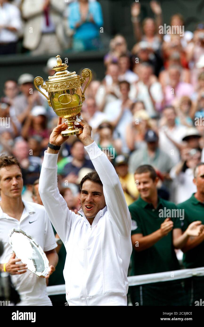 Rafael Nadal with trophy after defeating Tomas Berdych, to win the Men's  singles final at Wimbledon in 2010 Stock Photo - Alamy