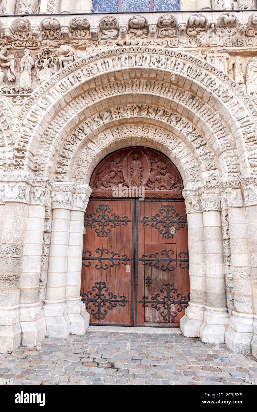 Details of the West front facade of Église Notre-Dame la Grande, Poitiers, Nouvelle-Aquitaine, France Stock Photo