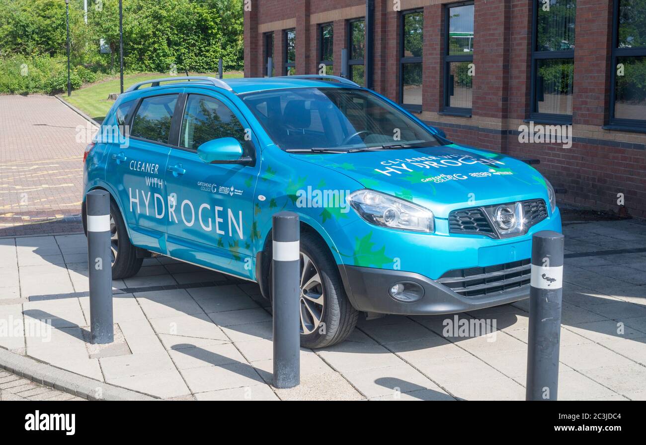 Nissan Qashqai car adapted to burn a mixture of hydrogen and petrol, University of Sunderland, England, UK Stock Photo