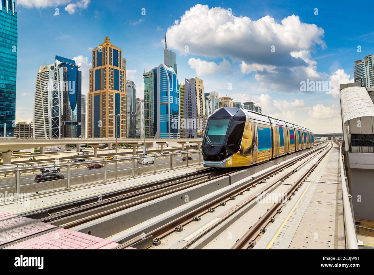 new-modern-tram-in-dubai-united-arab-emirates-stock-photo-alamy
