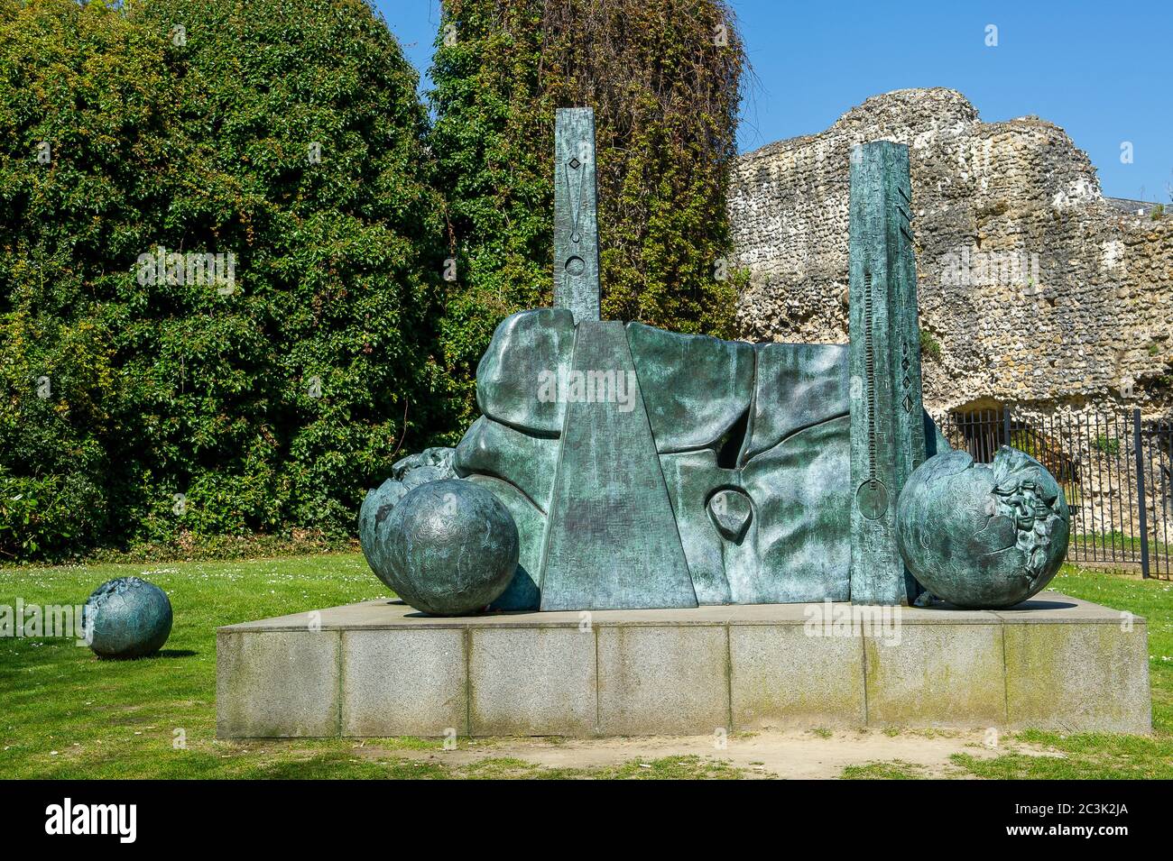 Reading, Berkshire, UK. 23rd April, 2015. The sculpture Interpretation