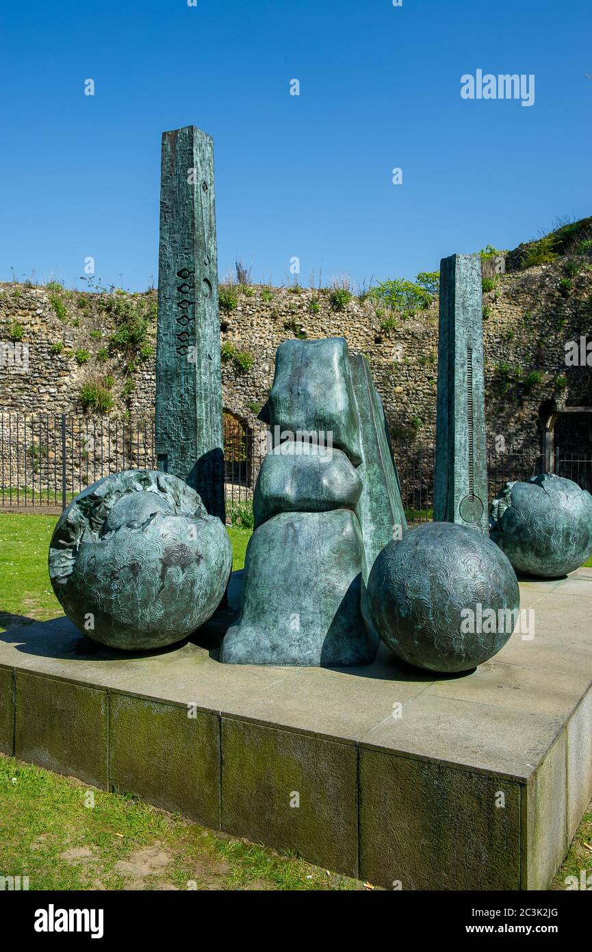 Reading, Berkshire, UK. 23rd April, 2015. The sculpture Interpretation