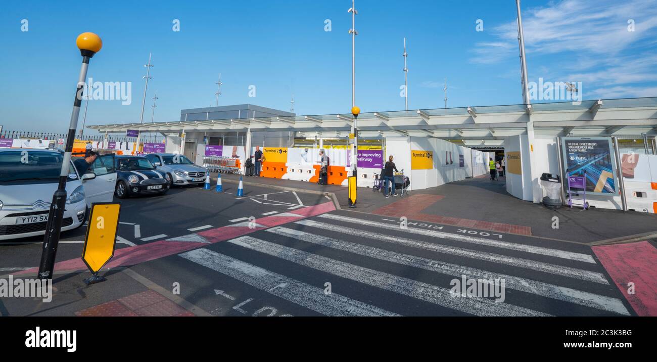 Airport drop off uk hires stock photography and images Alamy
