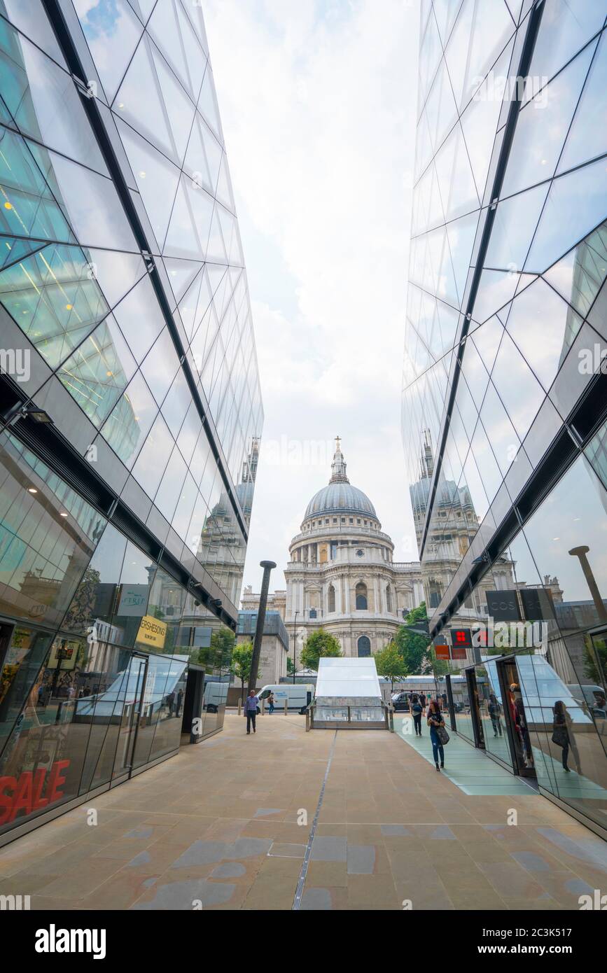 Amazing view from One New Change - St. Pauls Cathedral London - LONDON, ENGLAND - SEPTEMBER 14, 2016 Stock Photo