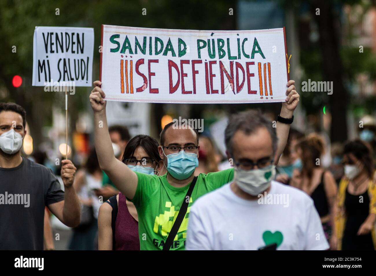 Madrid, Spain. 20th June, 2020. Madrid, Spain. June 20, 2020. People protesting with placards during a demonstration in support of the public healthcare system and against privatization. Healthcare workers are carrying out protests during the coronavirus crisis against the precariousness of their work. Placard reads: nothing more criminal than health stealing. Credit: Marcos del Mazo/Alamy Live News Stock Photo