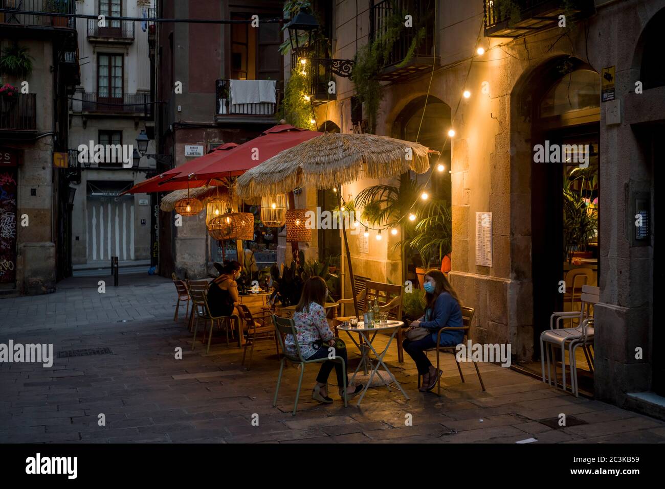 June 20, 2020, Barcelona, Catalonia, Spain: On this Saturday afternoon, people enjoys in a bar terrace of the Gothic Quarter in Barcelona. On Sunday June 21,  Spain will enter the 'new normality' and, after three months, the state of alarm will come to the end. Credit:Jordi Boixareu/Alamy Live News Stock Photo