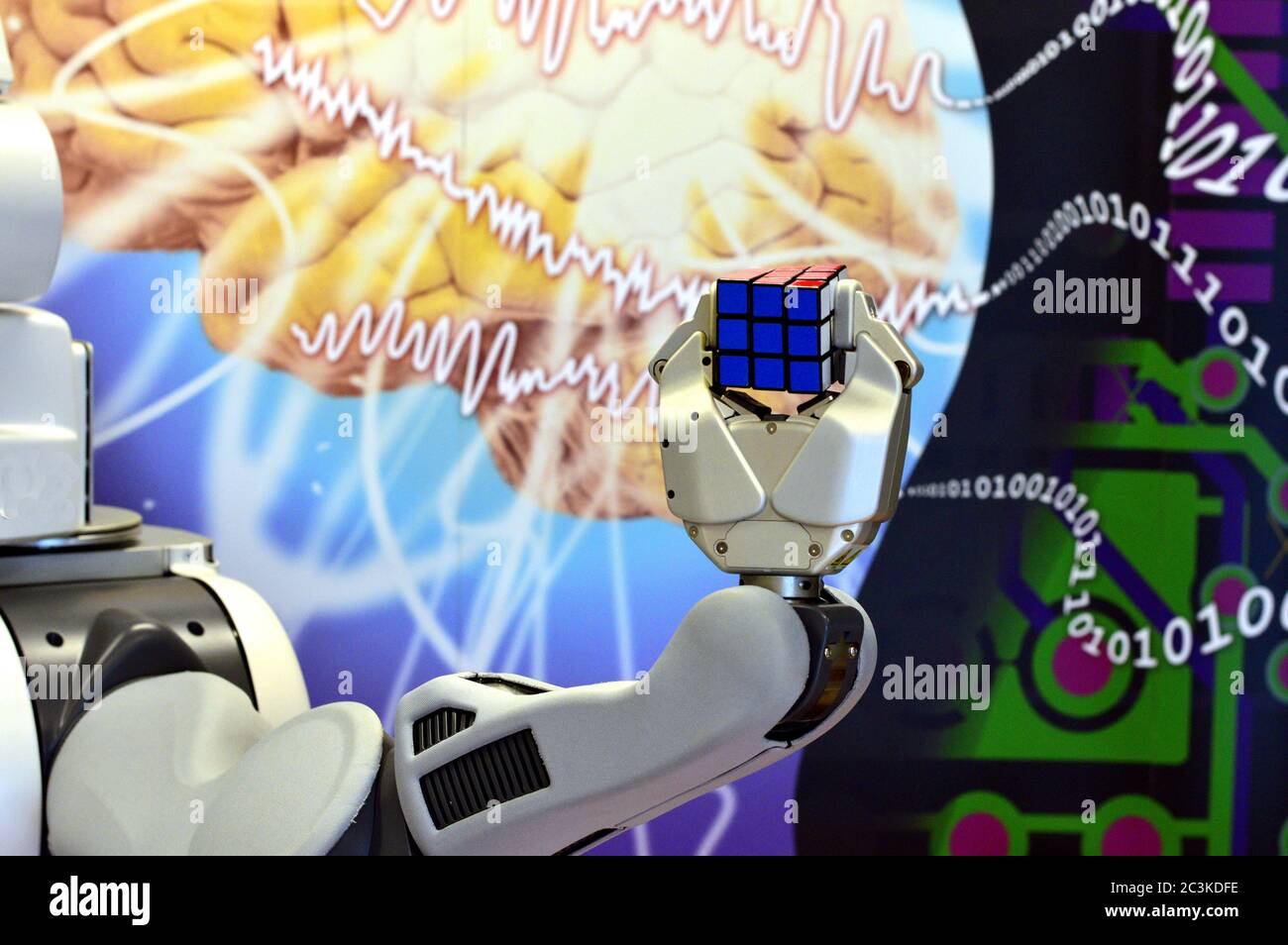 https://c8.alamy.com/comp/2C3KDFE/londonderry-uk-feb-2017-a-robot-hand-holding-a-rubiks-cube-with-a-background-of-brain-and-digital-numbers-2C3KDFE.jpg