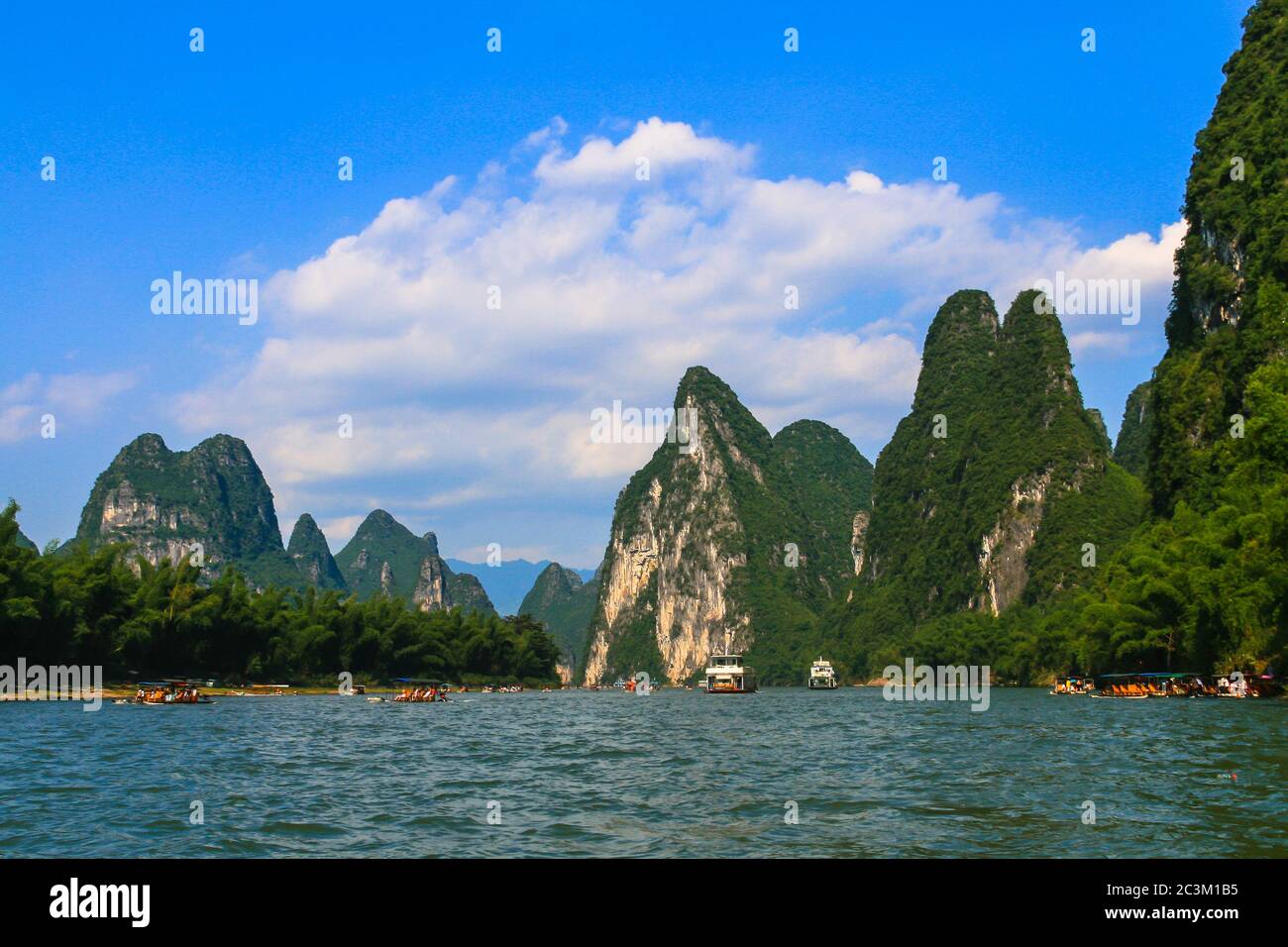 Beautiful view on the Li River between Guilin and Yangshuo, Guangxi Province, China Stock Photo