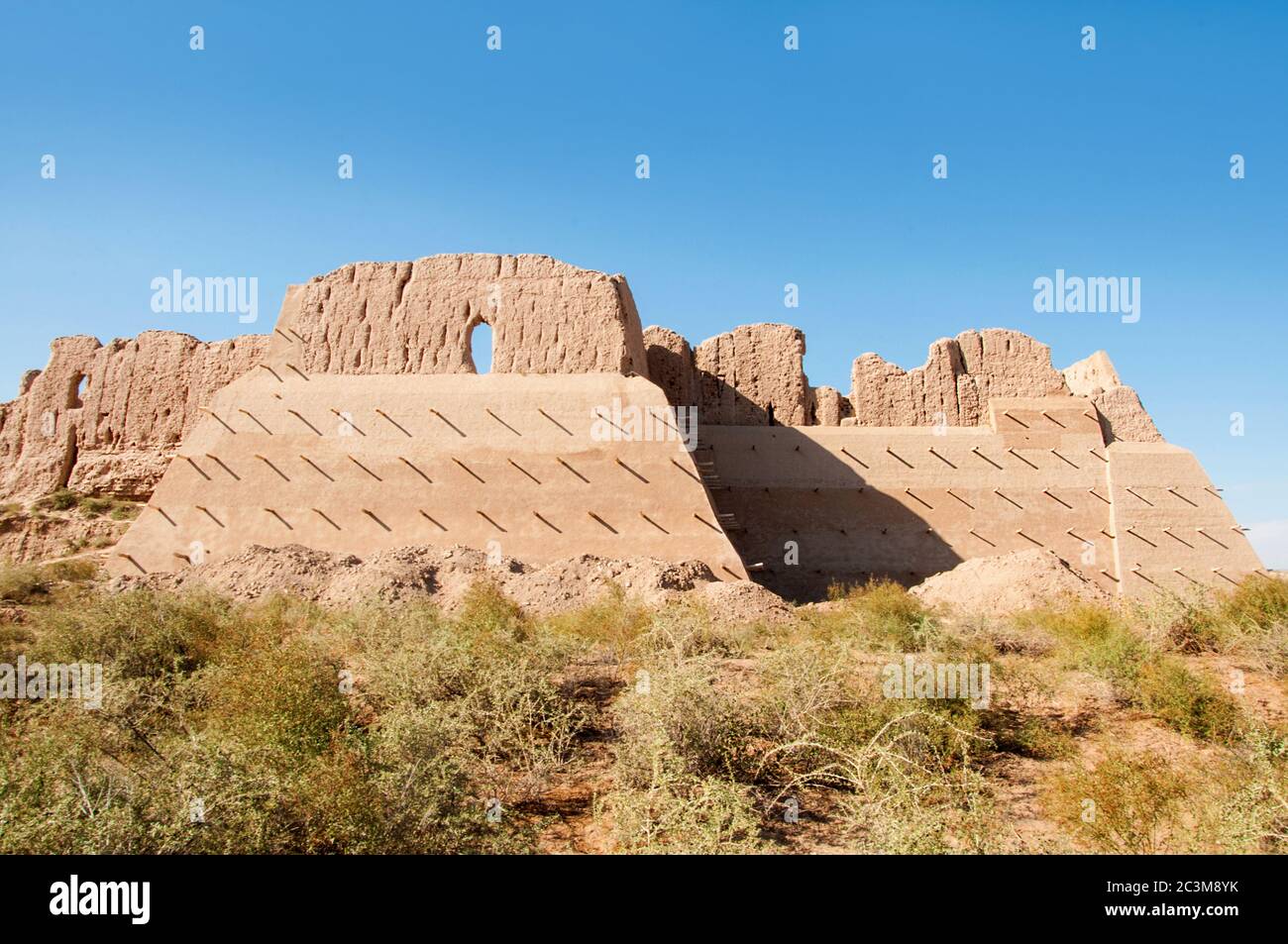 Kyzyl-kala fortress ancient Khorezm in the Kyzylkum desert, Uzbekistan Stock Photo