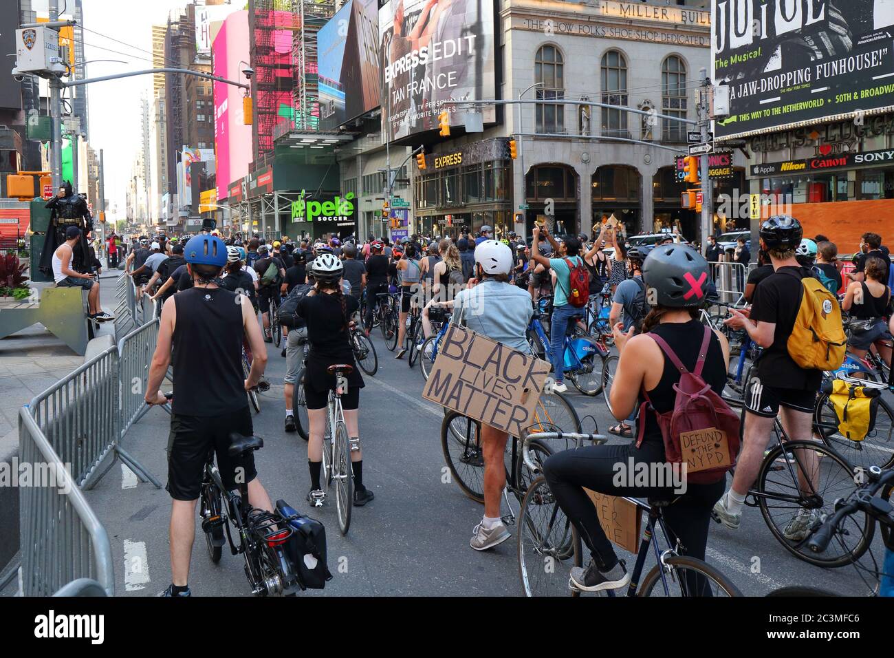 New York, NY. 20th June 2020. Protesters on bicycles in Times Square enclosed by police barricades. The bike protest was a Black Lives Matter solidarity ride calling for justice in a recent string of American police killings: George Floyd, Breonna Taylor, and countless others. The bike ride was organized by the collective called Street Riders NYC. Several thousand people participated in the moving demonstration travelling from Times Square, Harlem, and Battery Park. June 20, 2020 Stock Photo