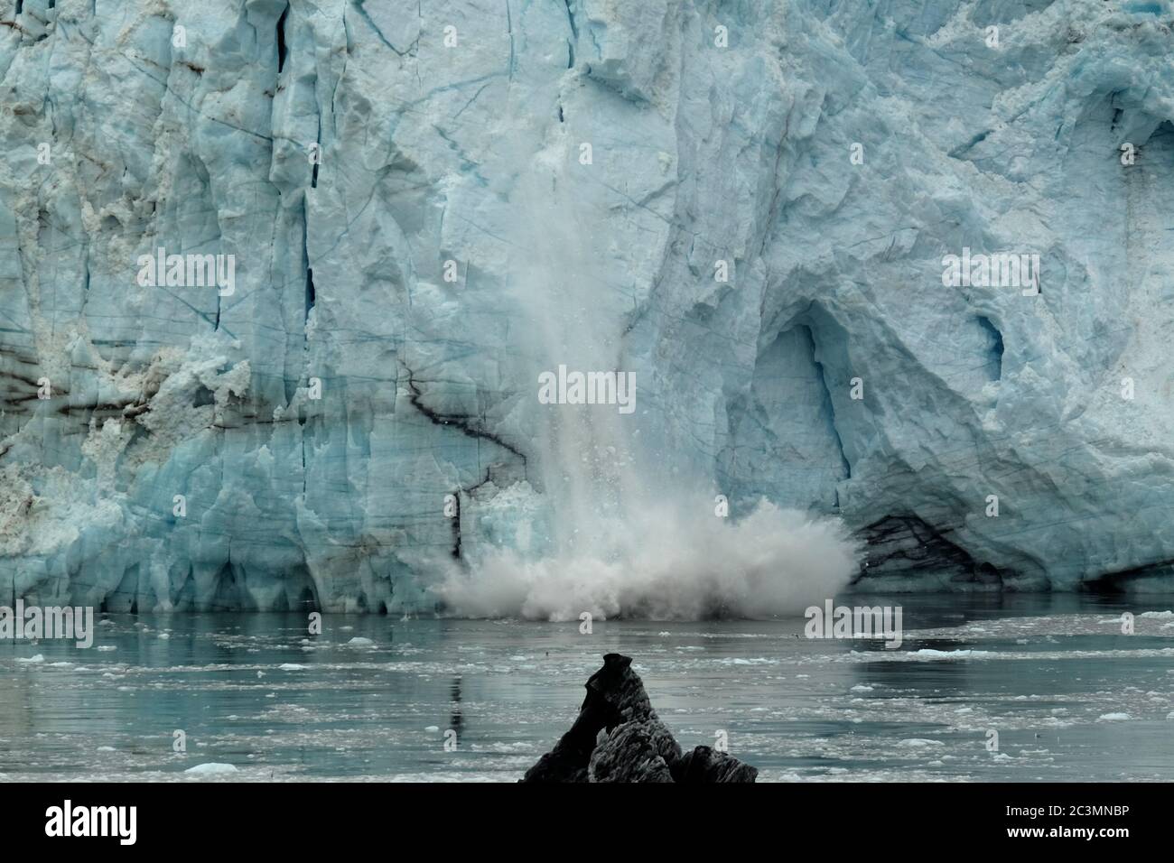 Ice collapses at Glacier Bay National Park, Alaska Stock Photo