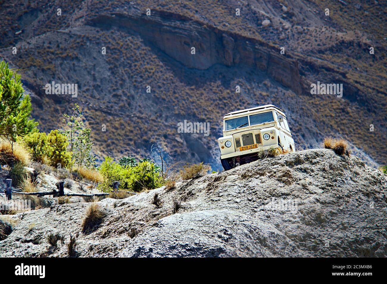 Land Rover en el desierto de Tabernas Stock Photo