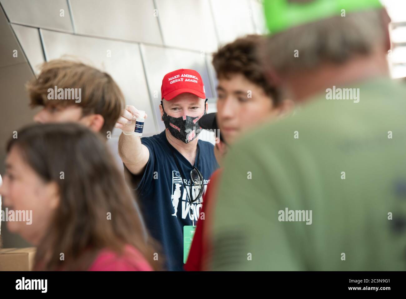Joe biden campaign staff 2020 hi-res stock photography and images - Alamy
