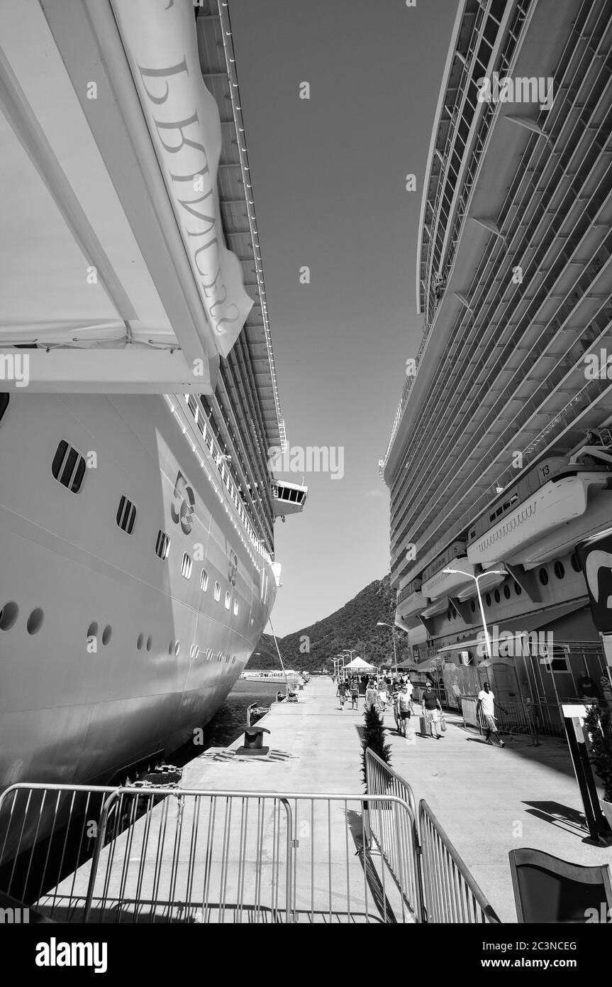 Regal Princess docked in Sint Maarten Stock Photo - Alamy