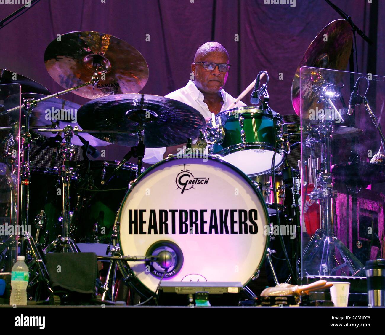 Drummer Steve Ferrone performs with rocker Tom Petty and the rest of The  Heartbreakers at the Cruzan Amphitheater in West Palm Beach, Florida Stock  Photo - Alamy