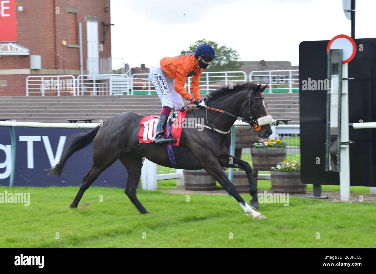 Harry and jockey Ben Robinson winning the Racing tv handicap at