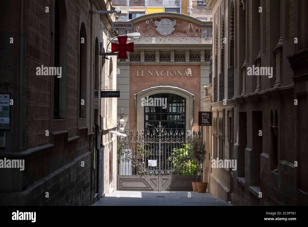 Barcelona, Catalonia, Spain. 21st June, 2020. The popular El Nacional restaurant on Passeig de GrÃ cia still closed to the public.After going through different phases with restrictions on the mobility of people, Barcelona anxiously awaits the arrival of tourists, but still presents an image of a semi-deserted city. Credit: Paco Freire/SOPA Images/ZUMA Wire/Alamy Live News Stock Photo