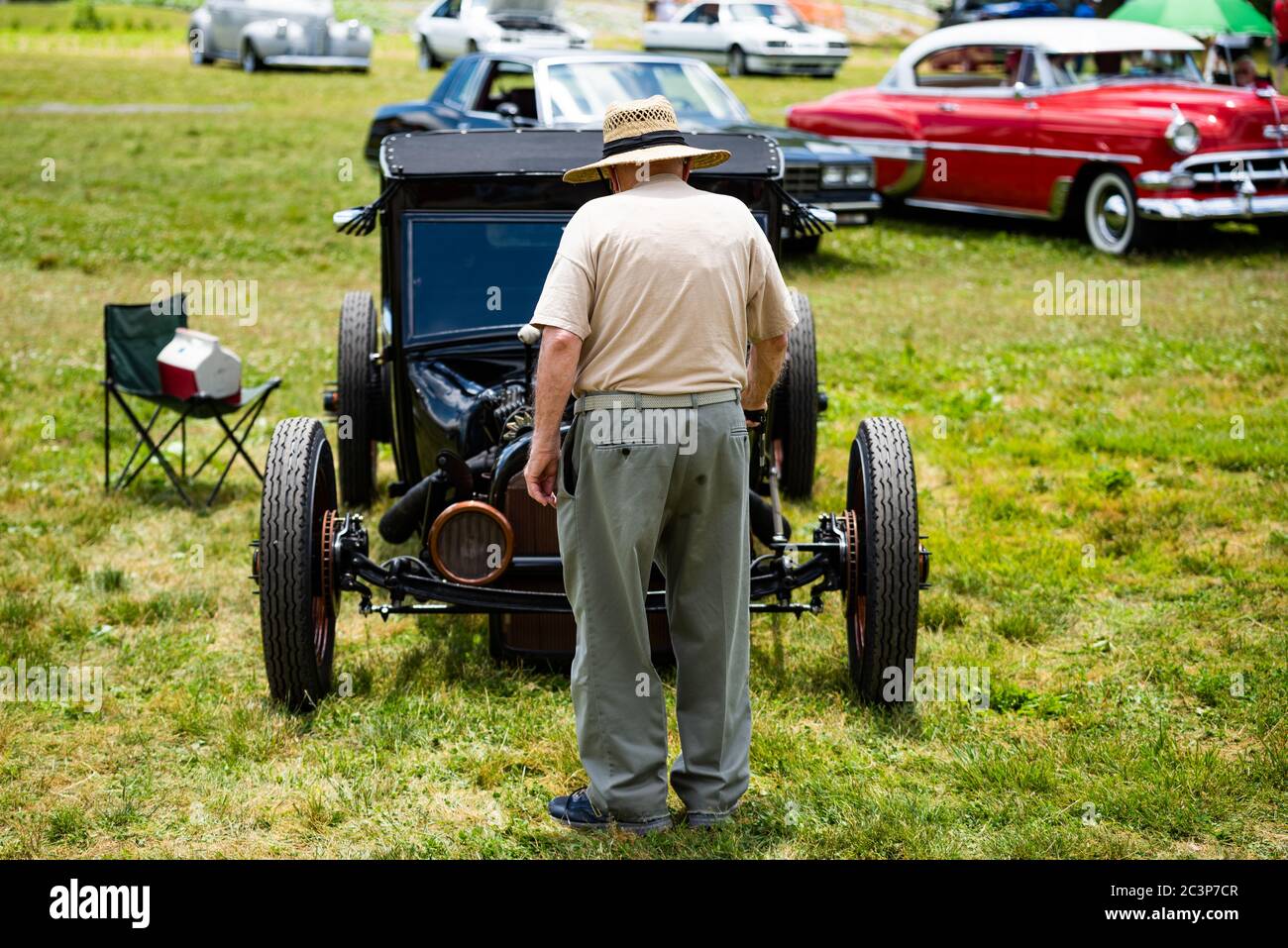 Media Pa Usa Around One Hundred Vintage And Antique Vehicles Were On Display For The Linvilla Orchards Antique Car Show With Vehicles Judged By The Historical Car Cub Of Pennsylvania June