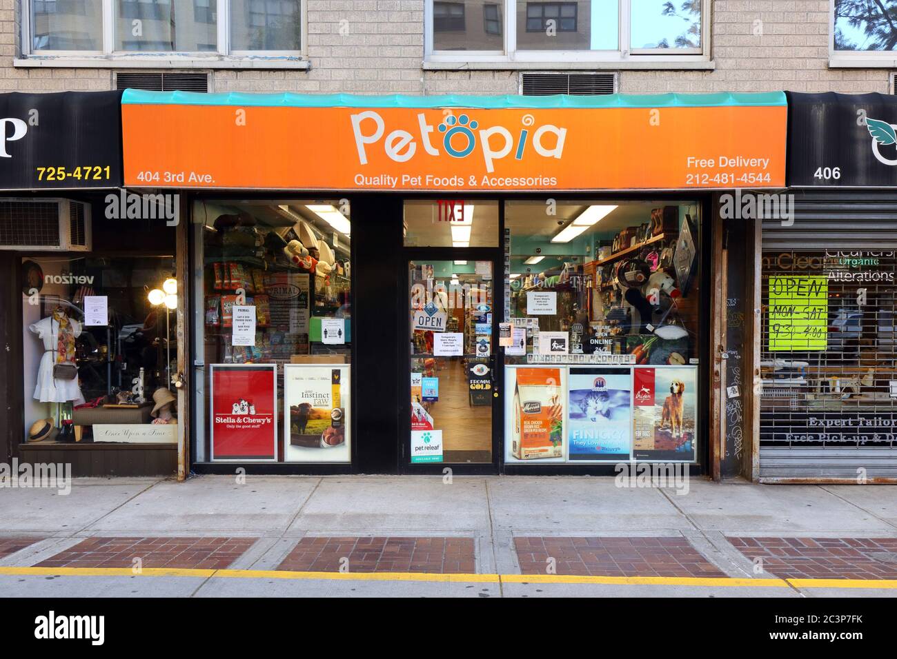 Pet Store Exterior High Resolution Stock Photography and Images Alamy