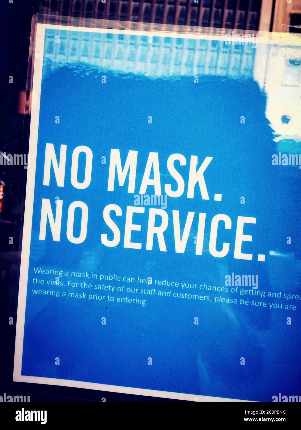 'No Mask. No Service' sign in response to the coronavirus pandemic in New York City, June 2020, USA Stock Photo