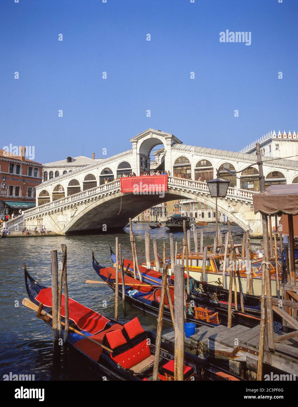 Gondolas moored by Rialto Bridge (Ponte di Rialto), Grand Canal, Venice (Venezia), Veneto Region, Italy Stock Photo