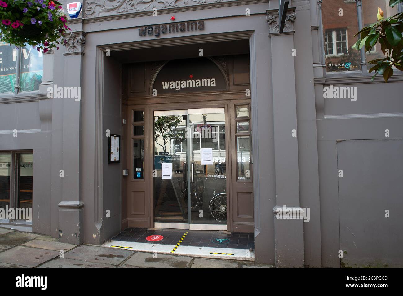 Click and collect signs hires stock photography and images Alamy