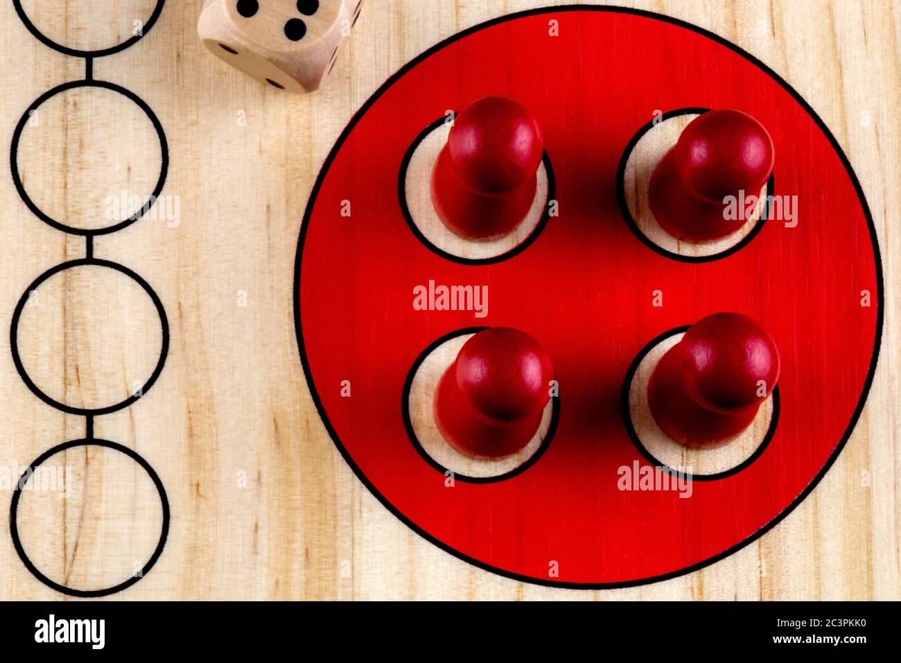 Ludo Board Dice E Peão Tempos Antigos Tradicionais Da Vila Passando Por  Amigos E Jogos Familiares Foto de Stock - Imagem de amigos, evento:  219689890