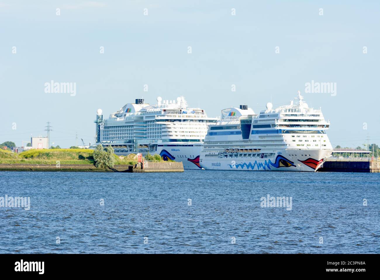 Kreuzfahrtschiffe Aida perla, Aida blu, Hamburg, Hafen, Kreuzfahrtterminal, Hamburg Cruise Center Steinwerder, 20.06.2020 Stock Photo