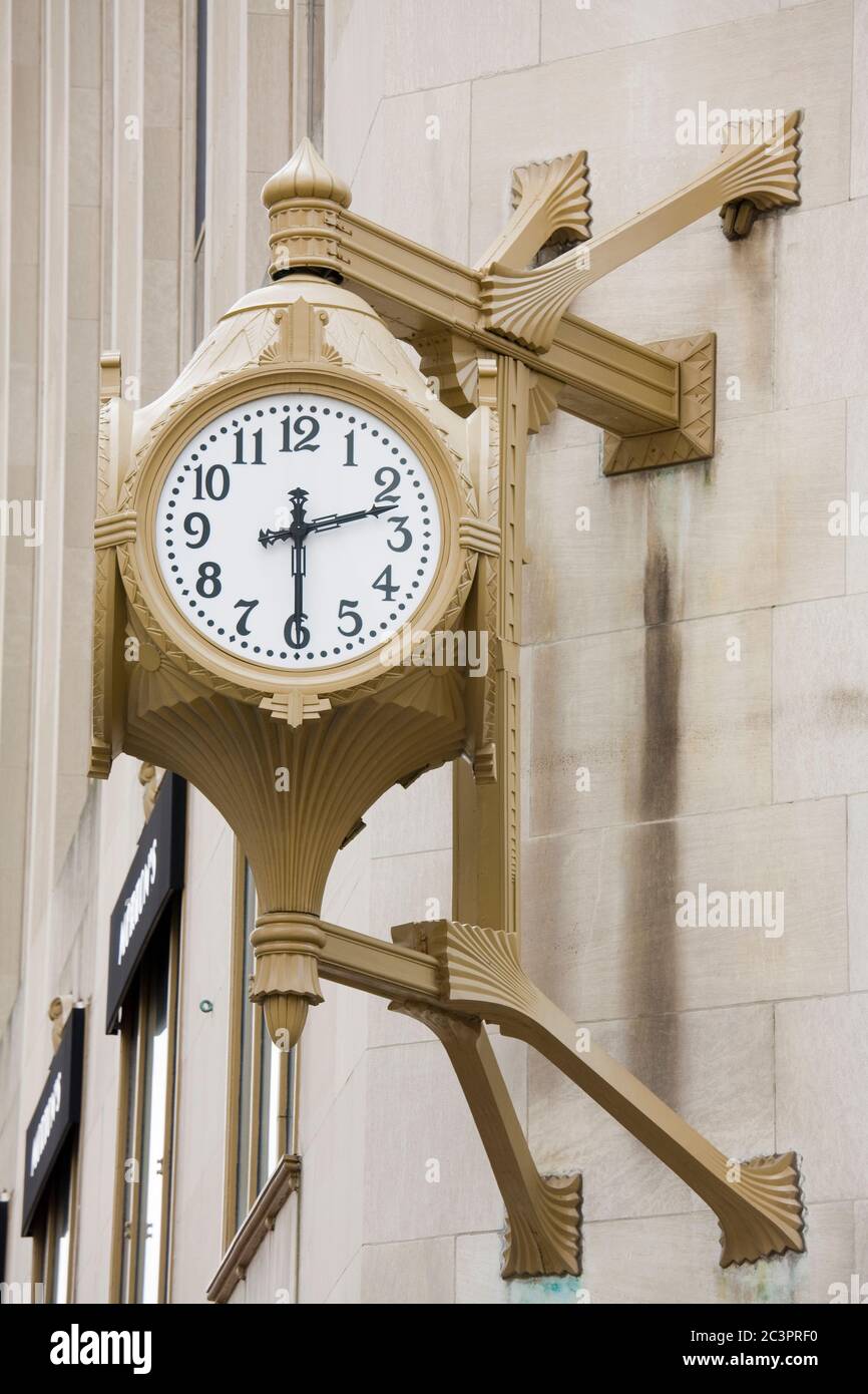 Clock on Carew Tower,Cincinnati, Ohio, USA Stock Photo Alamy