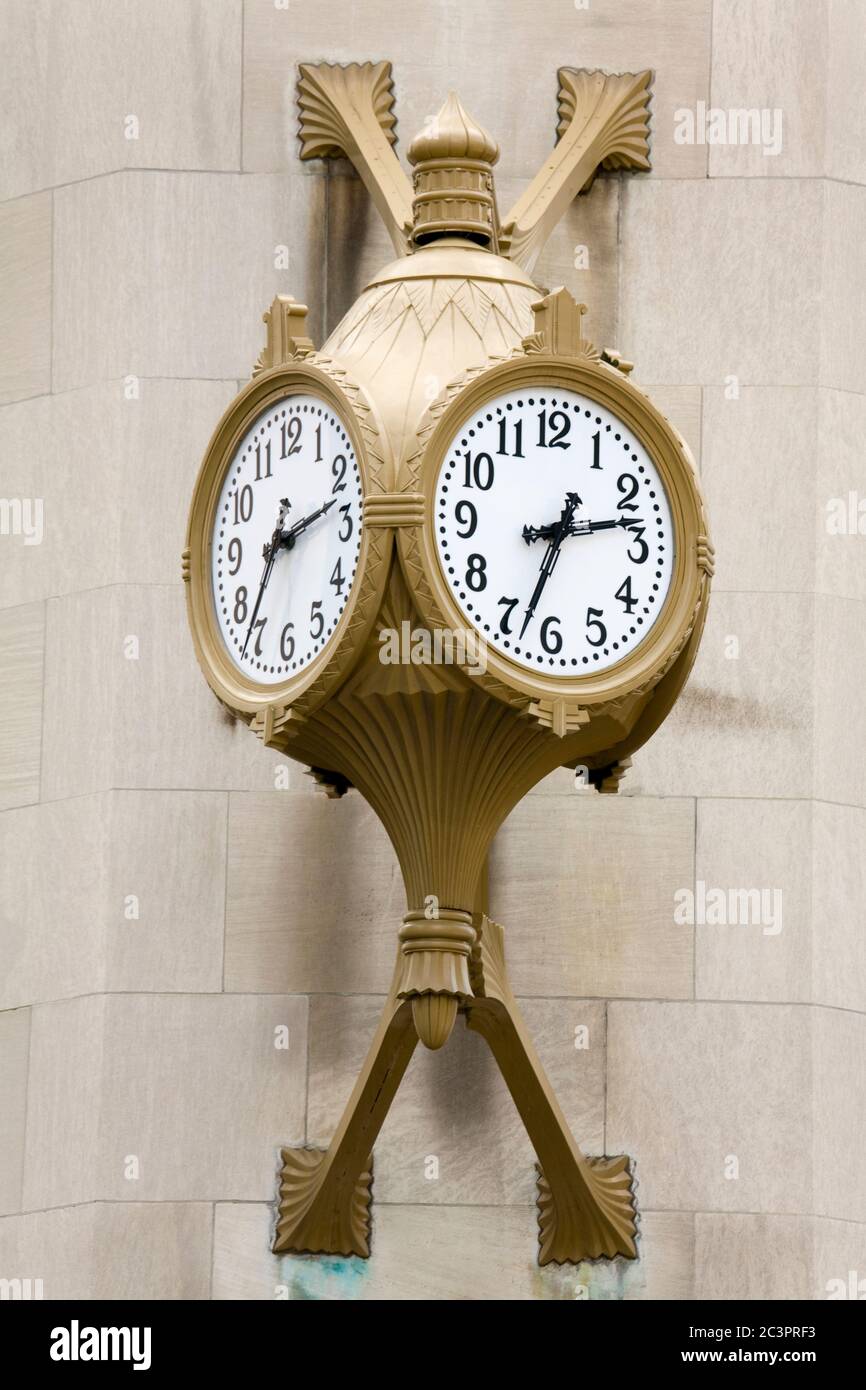Clock on Carew Tower,Cincinnati, Ohio, USA Stock Photo Alamy