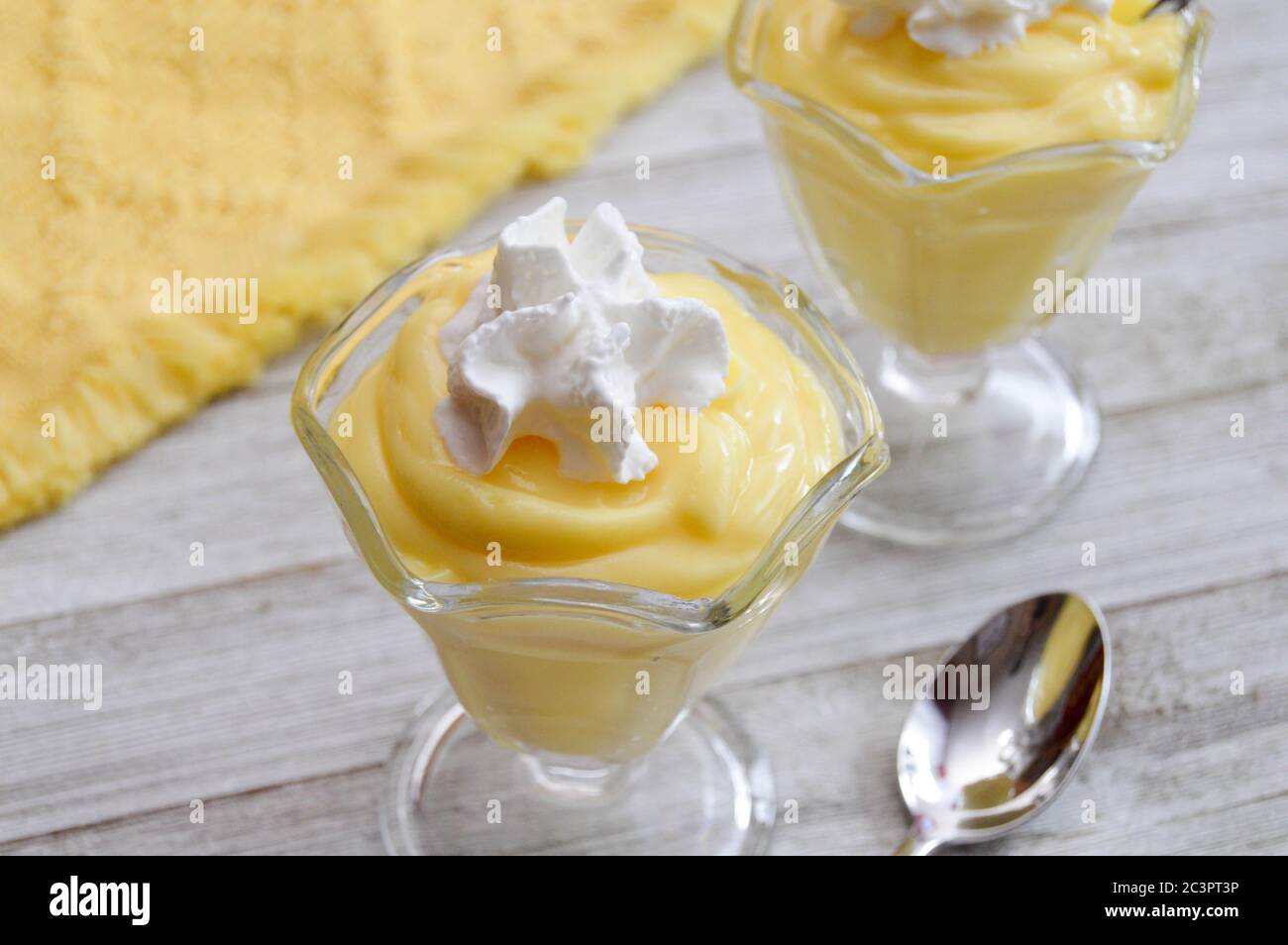 vanilla pudding with whipped topping Stock Photo Alamy