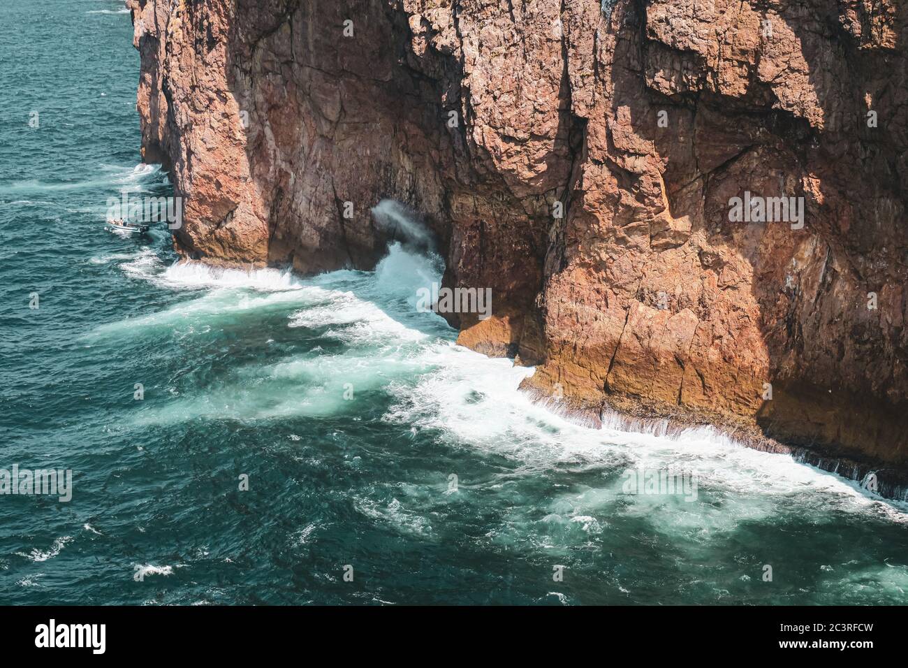 Waves of the sea crashing on the rocks Stock Photo - Alamy
