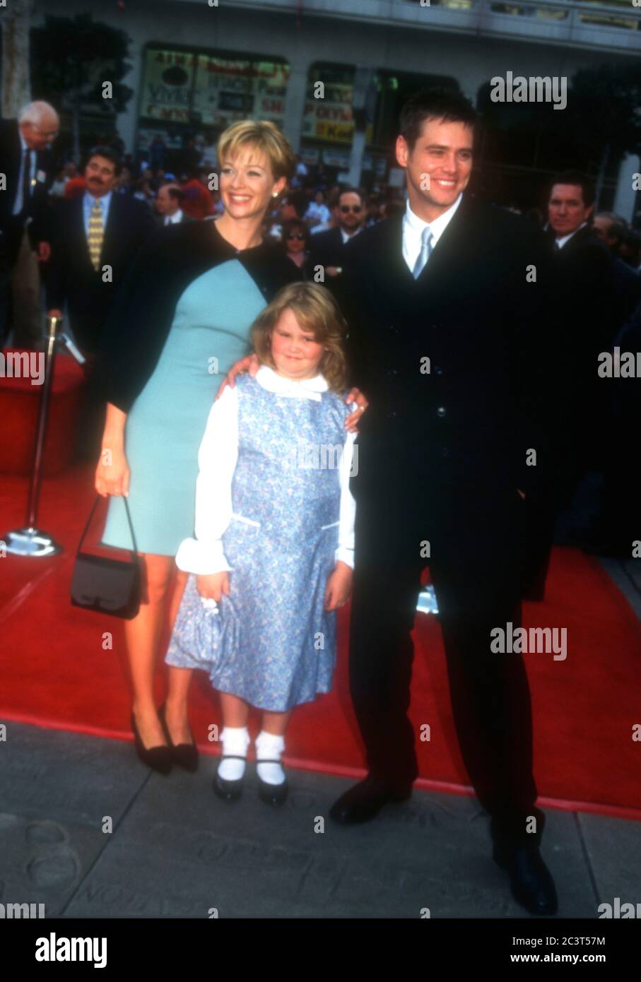 Hollywood, California, USA 2nd November 1995 Lauren Holly, Jane Carrey and Actor Jim Carrey attend Jim Carrey's hand and footprint in cement ceremony on November 2, 1995 at Mann's Chinese Theatre in Hollywood, California, USA. Photo by Barry King/Alamy Stock Photo Stock Photo