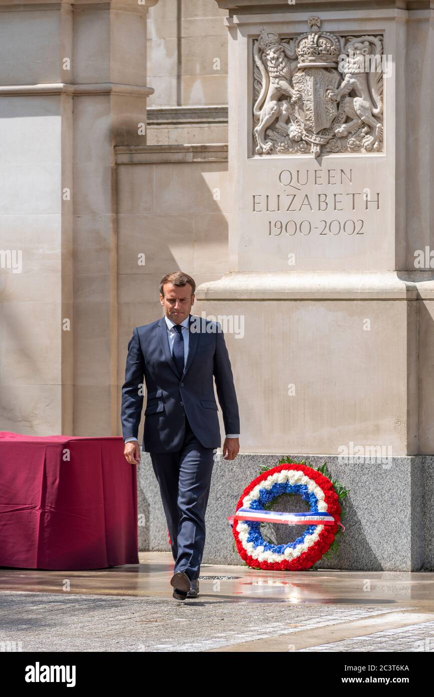 French President Emmanuel Macron visiting London on 80th anniversary of 'Appel' speech by Charles de Gaulle. Laying wreath at Queen Elizabeth Memorial Stock Photo