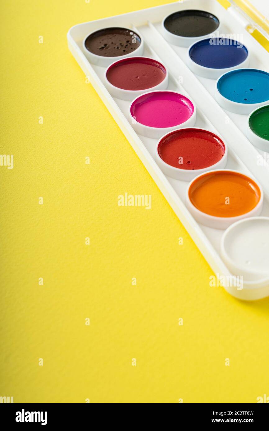 Water color box hi-res stock photography and images - Alamy