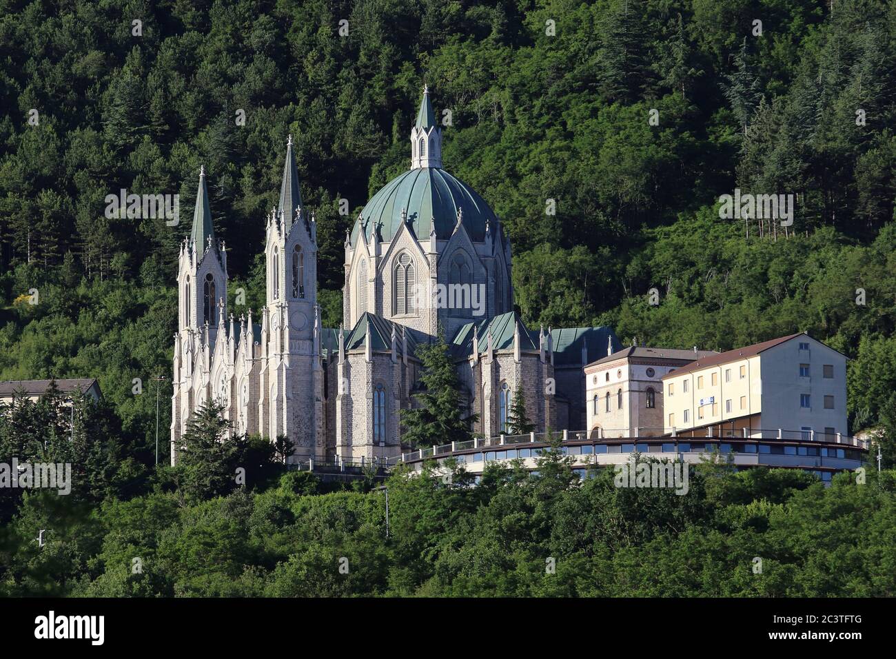 Castelpetroso, Italia - 22 giugno 2020: La Basilica santuario di Maria Santissima Addolorata Stock Photo