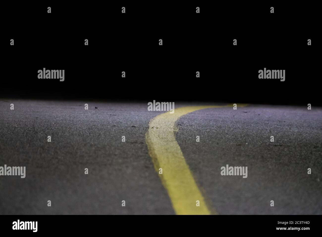 Yellow line on the asphalt Stock Photo - Alamy