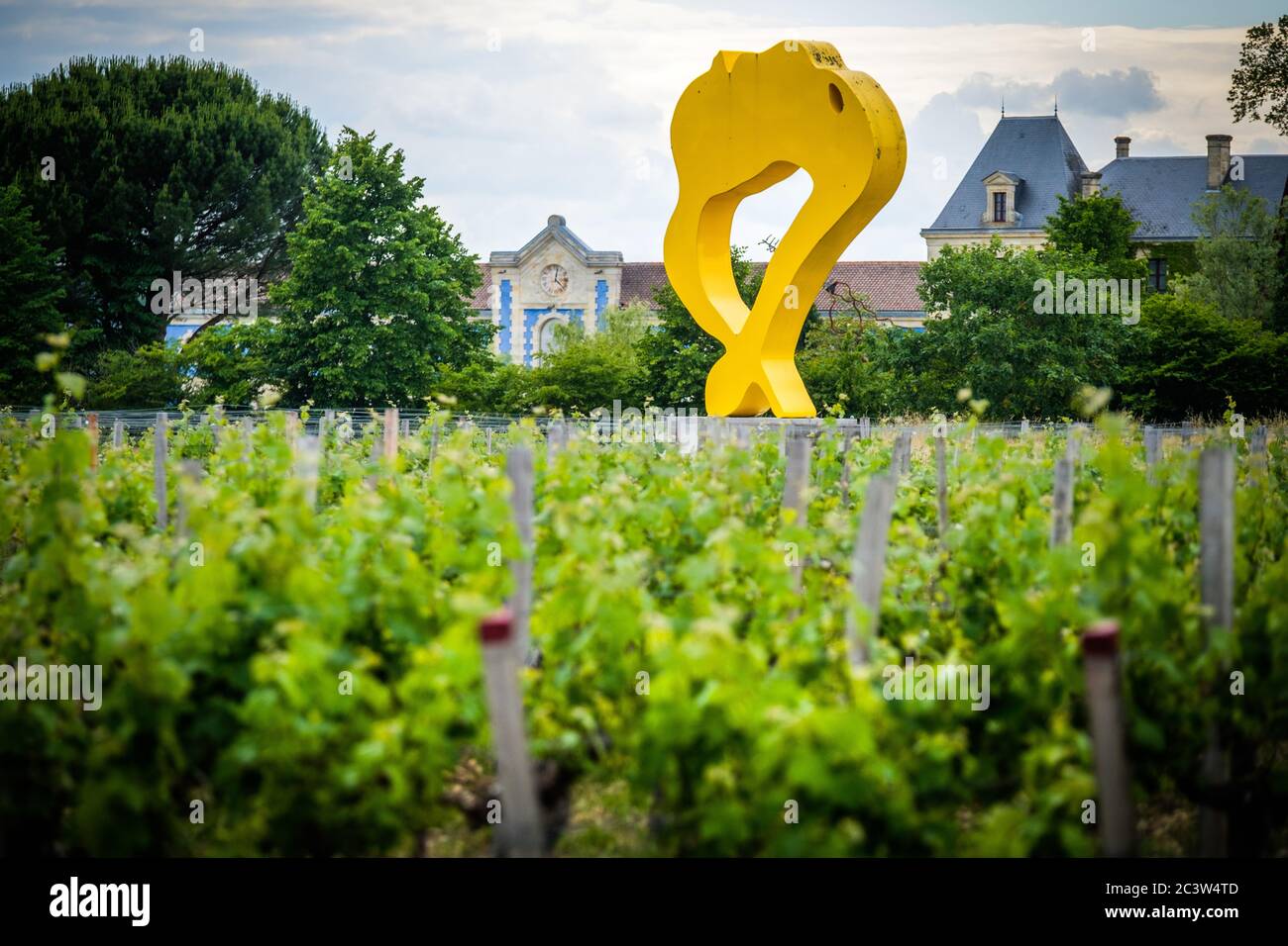 Chateau d’Arsac wine-growing property (south-western France): 'Skywatcher', sculpture by artist Rotraut Klein-Moquay Stock Photo