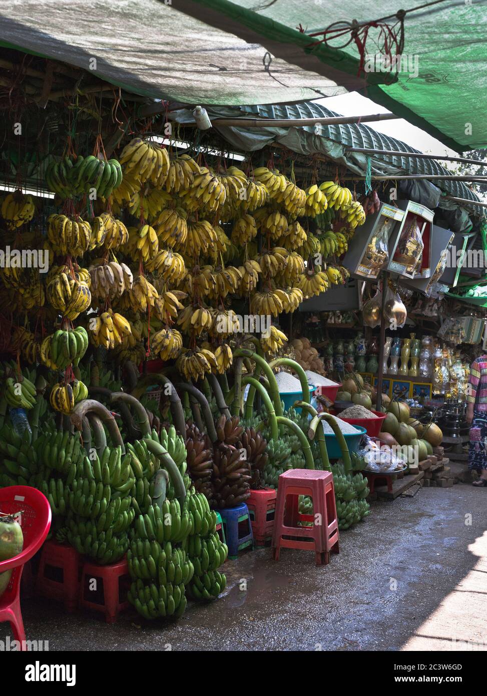 dh Thanlyin Myo Ma Market YANGON MYANMAR Local Burmese banana markets stall bananas Stock Photo