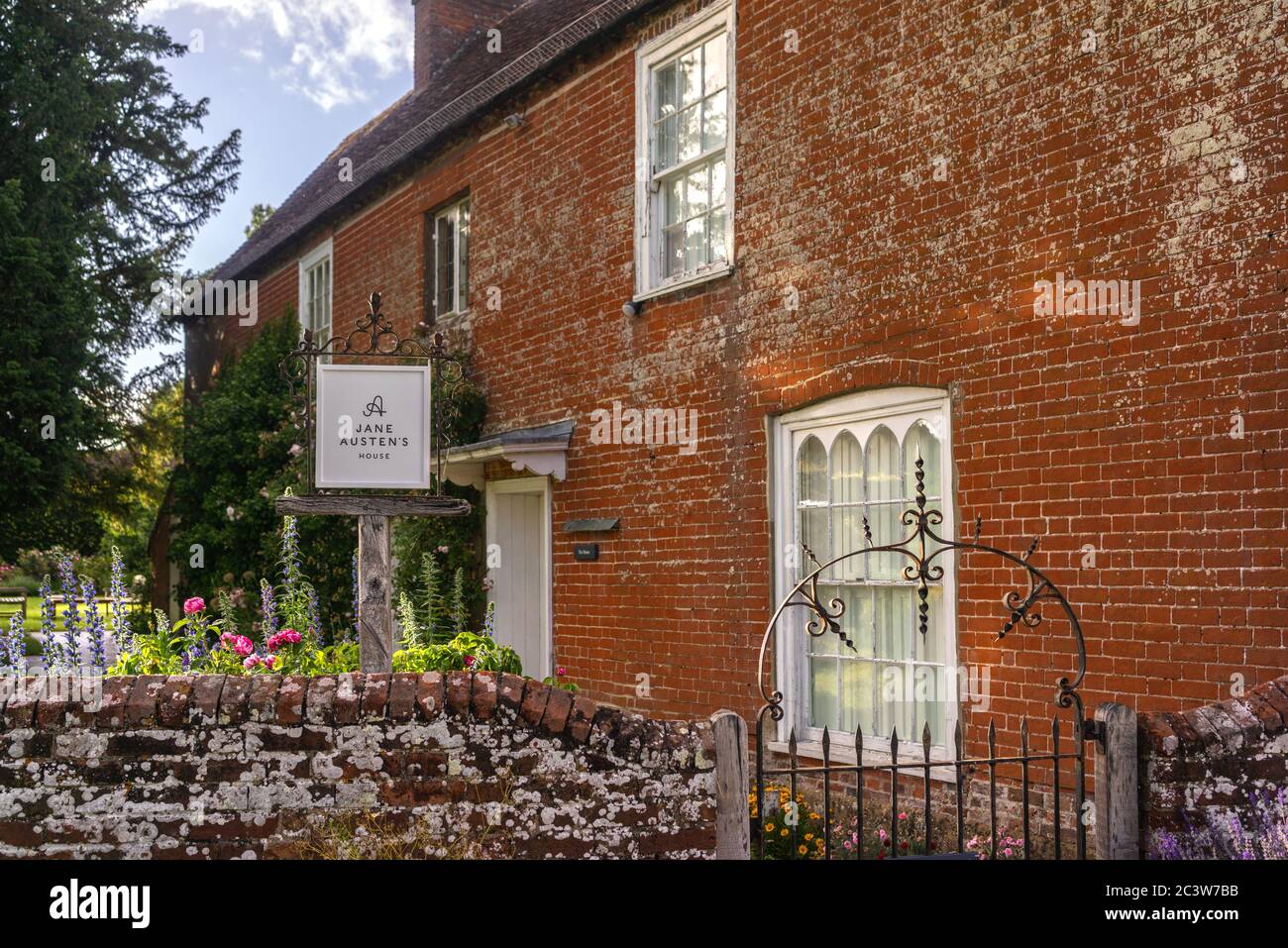 Chawton village green hires stock photography and images Alamy