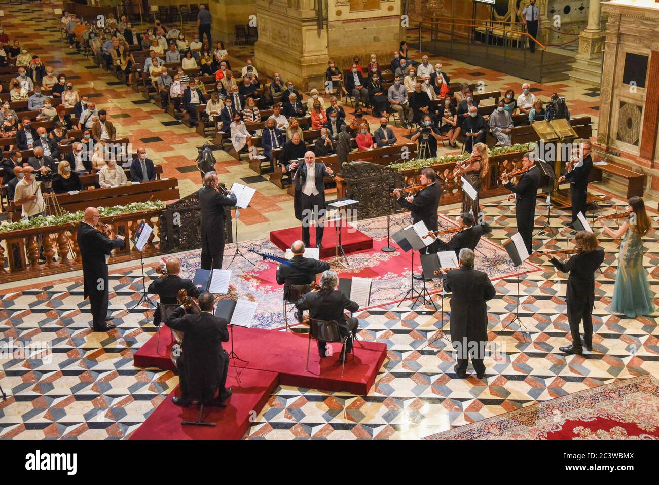 I Solisti Veneti diretti da Giuliano Carella durante Solstizio in Musica in Onore di Sant'Antonio, Cultura, Basilica di Sant'Antonio, Padova (Pd), Italia, 21/06/2020 Stock Photo
