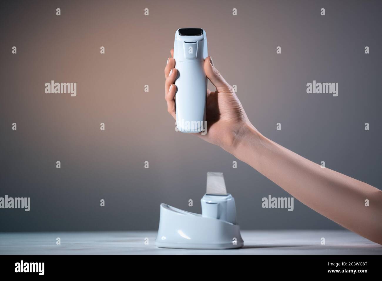 Ultrasonic skin cleaner hi-res stock photography and images - Alamy